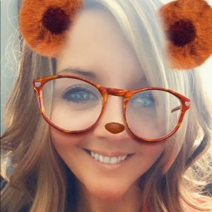 Meet your Posher, Casandra